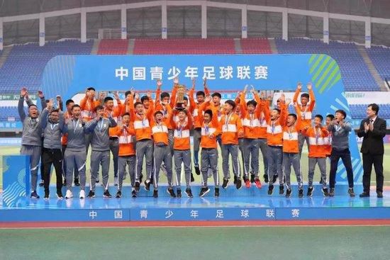 邮报：曼联所有权变更下周恐难官宣 新管理层将无法在冬窗及时到位据《每日邮报》最新消息，曼联所有权变更预计要拖延到下周才能得到官宣。